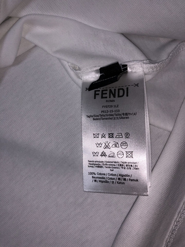 ブランドTシャツ着用イメージ